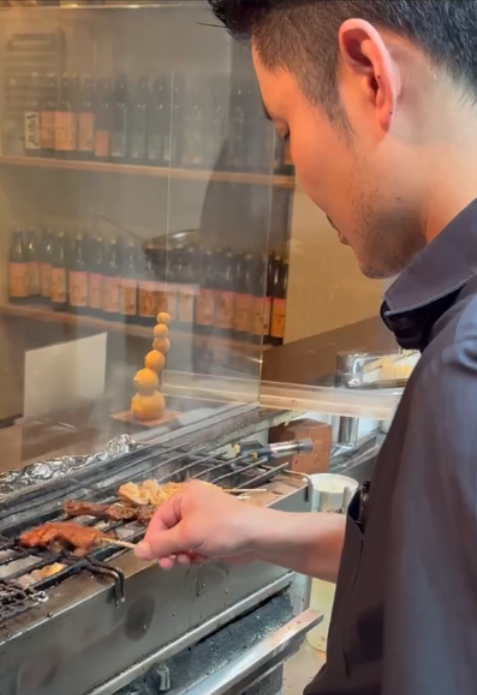 店主の調理風景